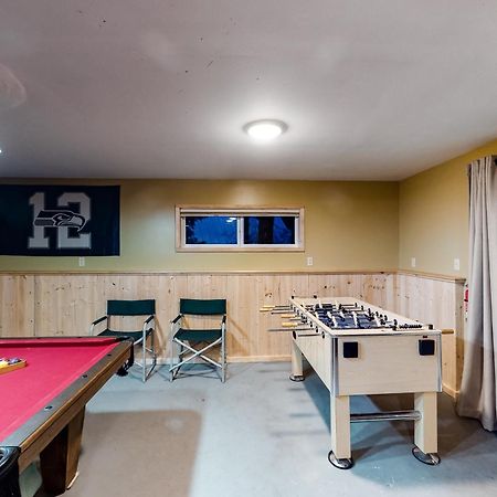 Towering Pines Cabin & Game Room Левенуэрт Номер фото